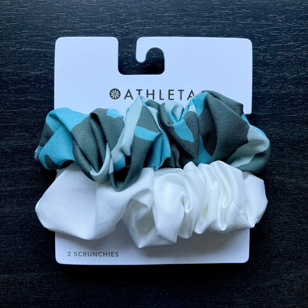 Athleta Scrunchie 2-pack - Bright White / Camo Luxe Peat